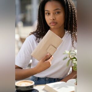 Fossil Beige Leather Wallet